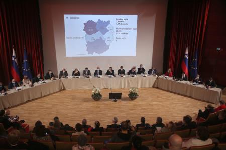 VLADA JAVNA TRIBUNA V  PIVKI 14 FOTO LJUBO VUKELIČ